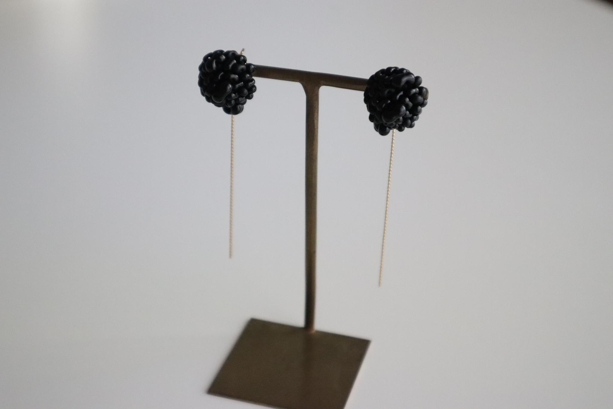 チェコビーズ&ゴールドチェーンピアス/イヤリング　black | 3枚目