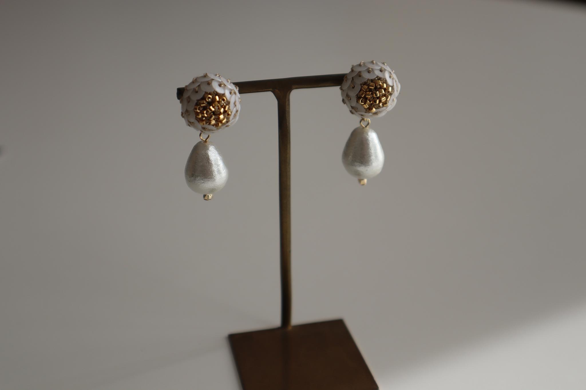 antique flowers & pearl スパンコールとドロップパールのピアス/イヤリング(ホワイト) | 12枚目