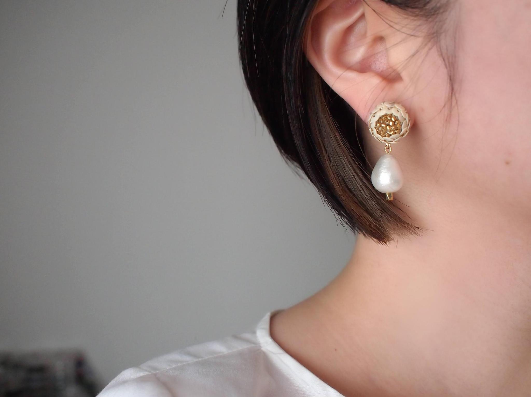 antique flowers & pearl スパンコールとドロップパールのピアス/イヤリング(ホワイト) | 15枚目