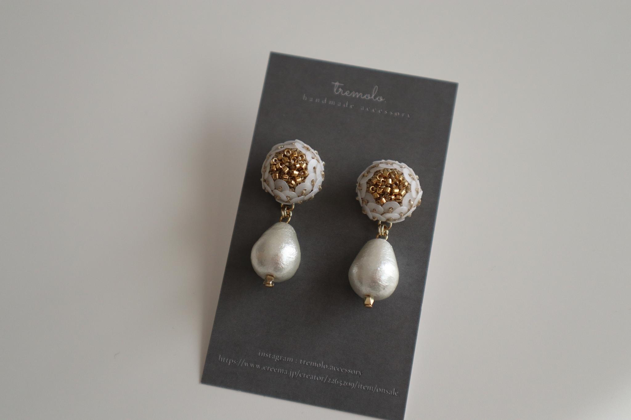 antique flowers & pearl スパンコールとドロップパールのピアス/イヤリング(ホワイト) | 3枚目