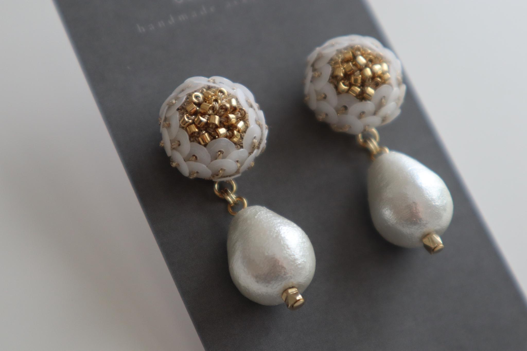 antique flowers & pearl スパンコールとドロップパールのピアス/イヤリング(ホワイト) | 4枚目
