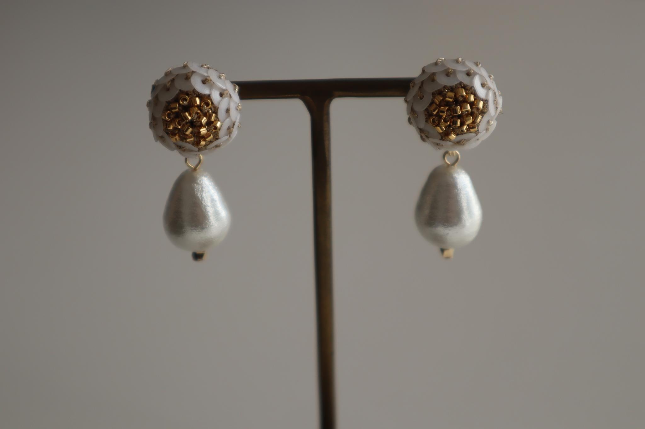 antique flowers & pearl スパンコールとドロップパールのピアス/イヤリング(ホワイト) | 7枚目