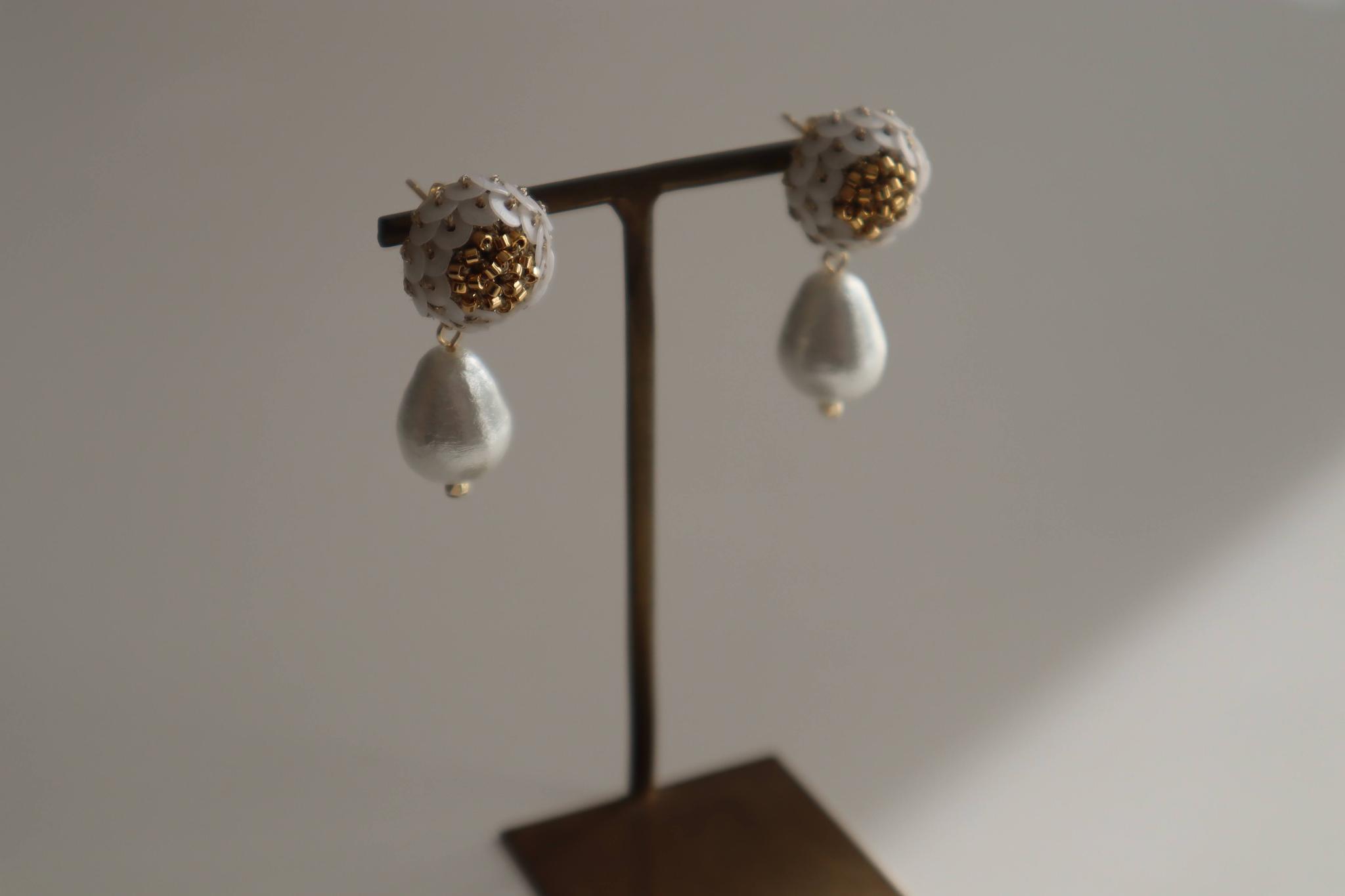 antique flowers & pearl スパンコールとドロップパールのピアス/イヤリング(ホワイト) | 8枚目