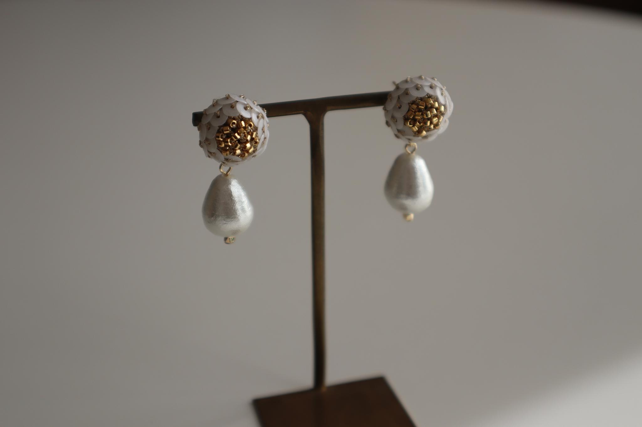 antique flowers & pearl スパンコールとドロップパールのピアス/イヤリング(ホワイト) | 9枚目