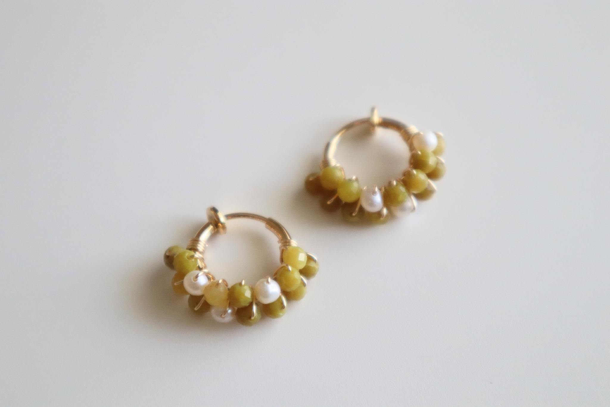 オリーブオパールと淡水パールのフープピアス/イヤリング mimosa | 5枚目