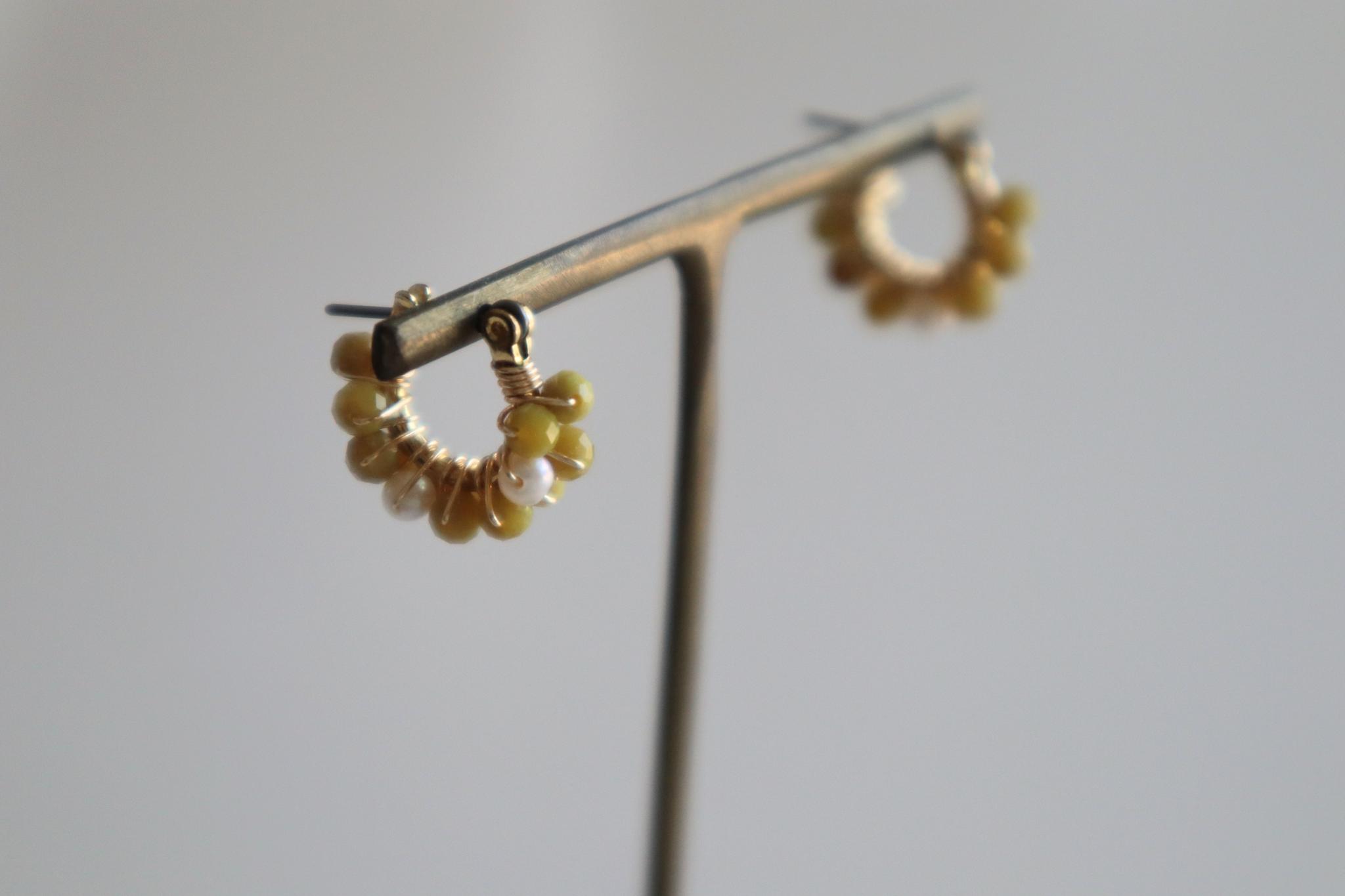 オリーブオパールと淡水パールのフープピアス/イヤリング mimosa | 8枚目